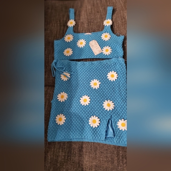 2 Piece Crochet Skirt/Crop Top Set - Picture 2 of 12